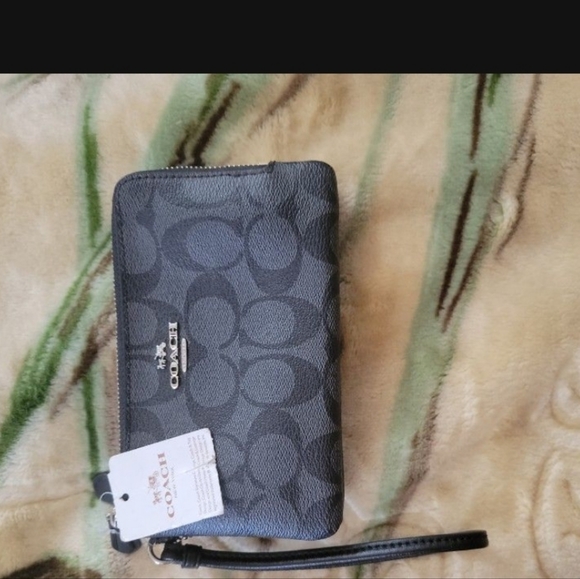 Coach Handbags - Coach Wristlet